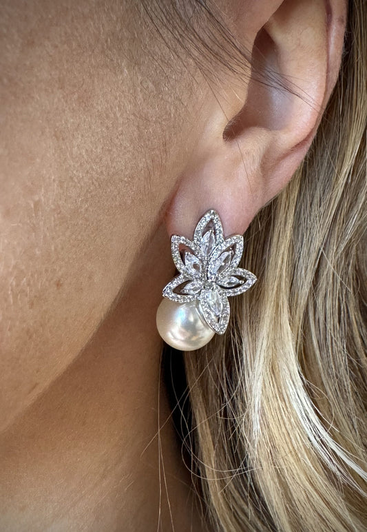 Orecchini Fiore con Perla