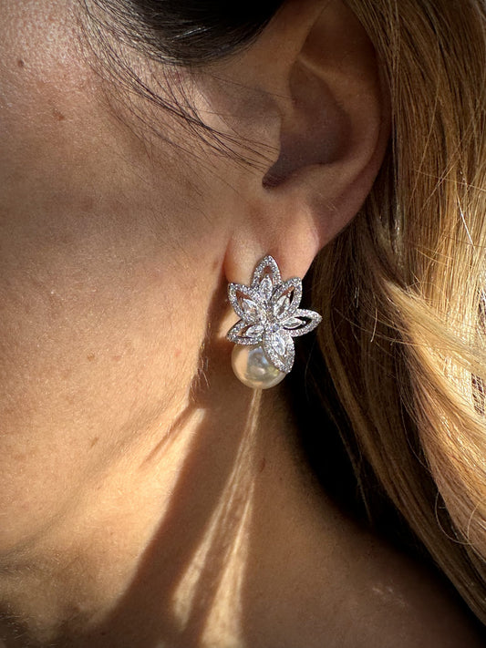 Orecchini Fiore con Perla
