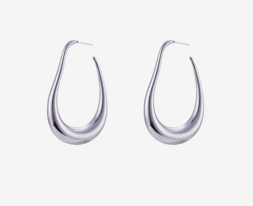Orecchini a goccia bold dal design minimal.
Puliti, moderni e super versatili: questi orecchini sono il perfetto equilibrio tra semplicità e carattere. La forma a goccia morbida e bombata incornicia il viso con eleganza, rendendoli ideali sia per look quotidiani che più raffinati.

Un vero must-have da avere sempre, perché stanno bene con tutto.